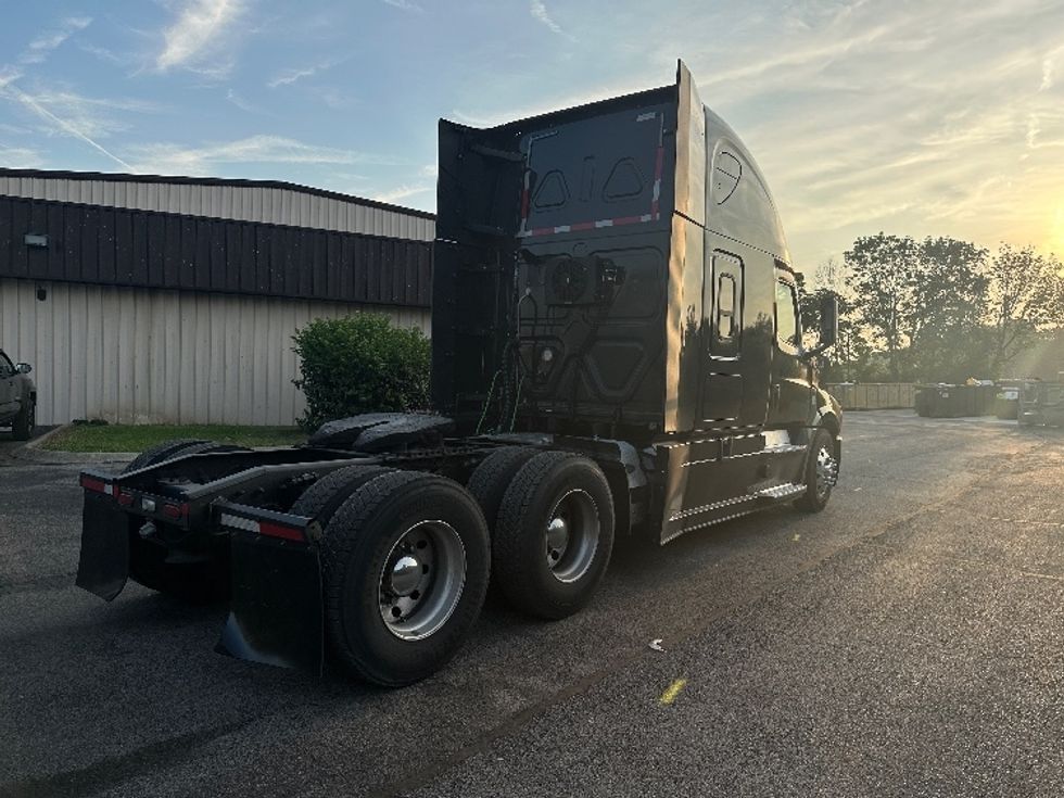 Sleeper Tractor-Heavy Duty Tractors-Freightliner-2019-T12664ST-Nashville (Mount Juliet)-TN-670,019\n\t\tmiles-$ 51,000 - Image 7