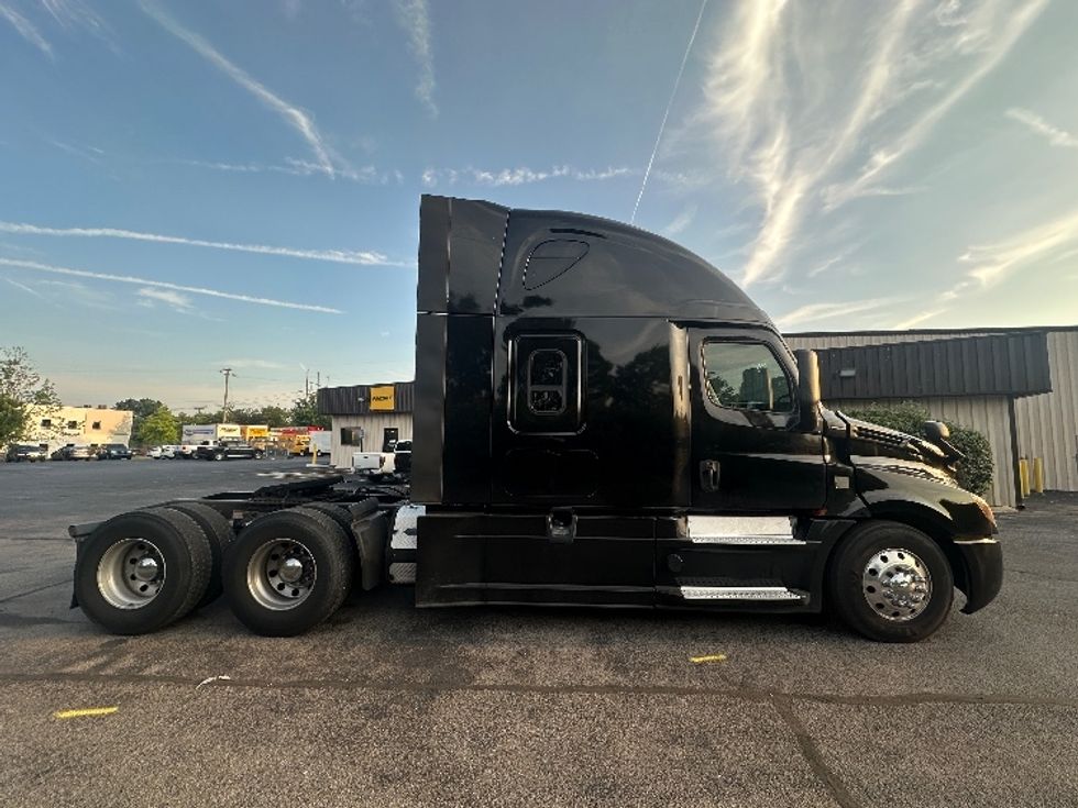 Sleeper Tractor-Heavy Duty Tractors-Freightliner-2019-T12664ST-Nashville (Mount Juliet)-TN-670,019\n\t\tmiles-$ 51,000 - Image 8