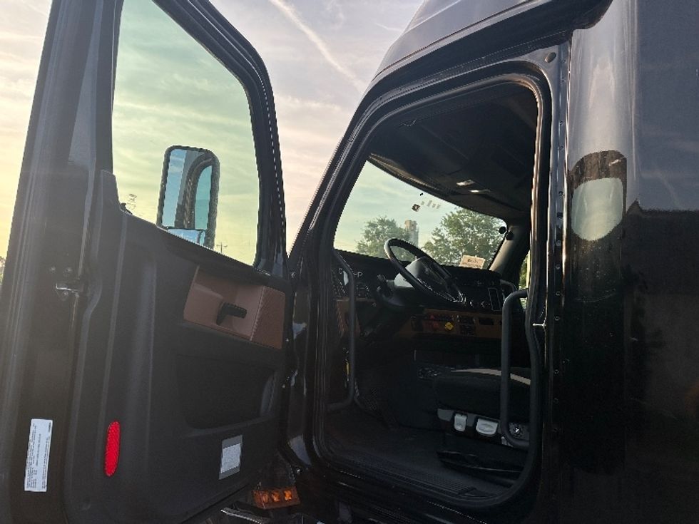 Sleeper Tractor-Heavy Duty Tractors-Freightliner-2019-T12664ST-Nashville (Mount Juliet)-TN-670,019\n\t\tmiles-$ 51,000 - Image 9