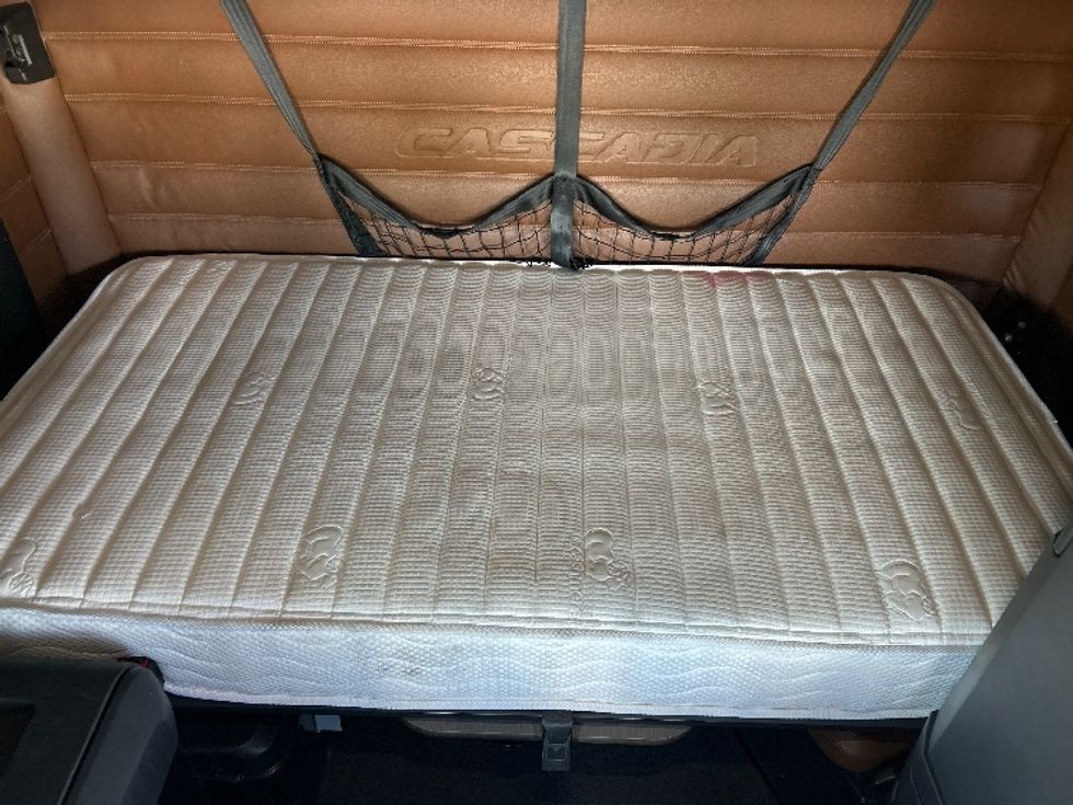 Sleeper Tractor-Heavy Duty Tractors-Freightliner-2019-T12664ST-Nashville (Mount Juliet)-TN-670,188\n\t\tmiles-$ 51,000 - Image 16