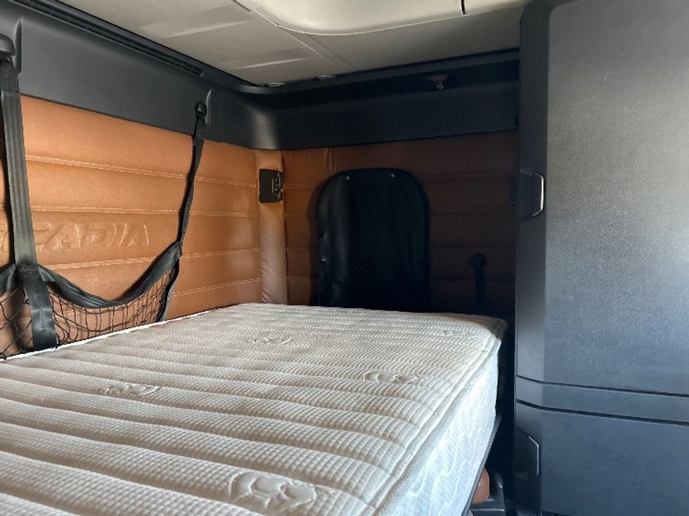 Sleeper Tractor-Heavy Duty Tractors-Freightliner-2019-T12664ST-Nashville (Mount Juliet)-TN-670,188\n\t\tmiles-$ 51,000 - Image 17