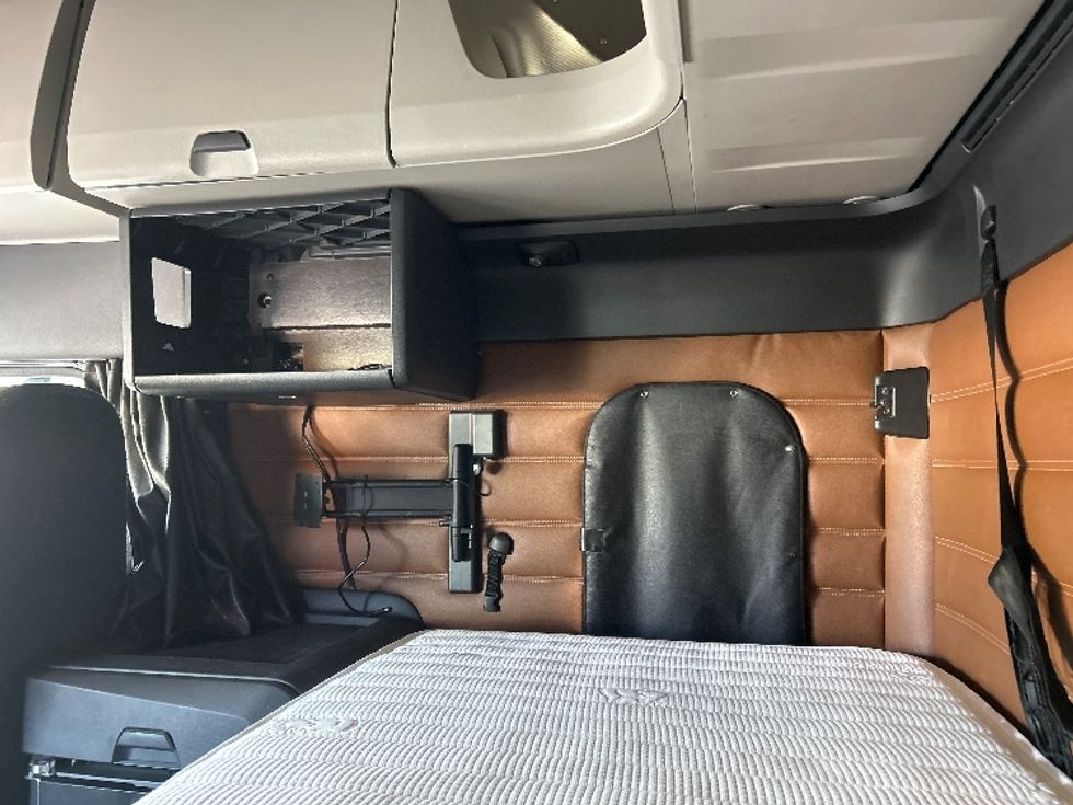 Sleeper Tractor-Heavy Duty Tractors-Freightliner-2019-T12664ST-Nashville (Mount Juliet)-TN-670,188\n\t\tmiles-$ 51,000 - Image 18