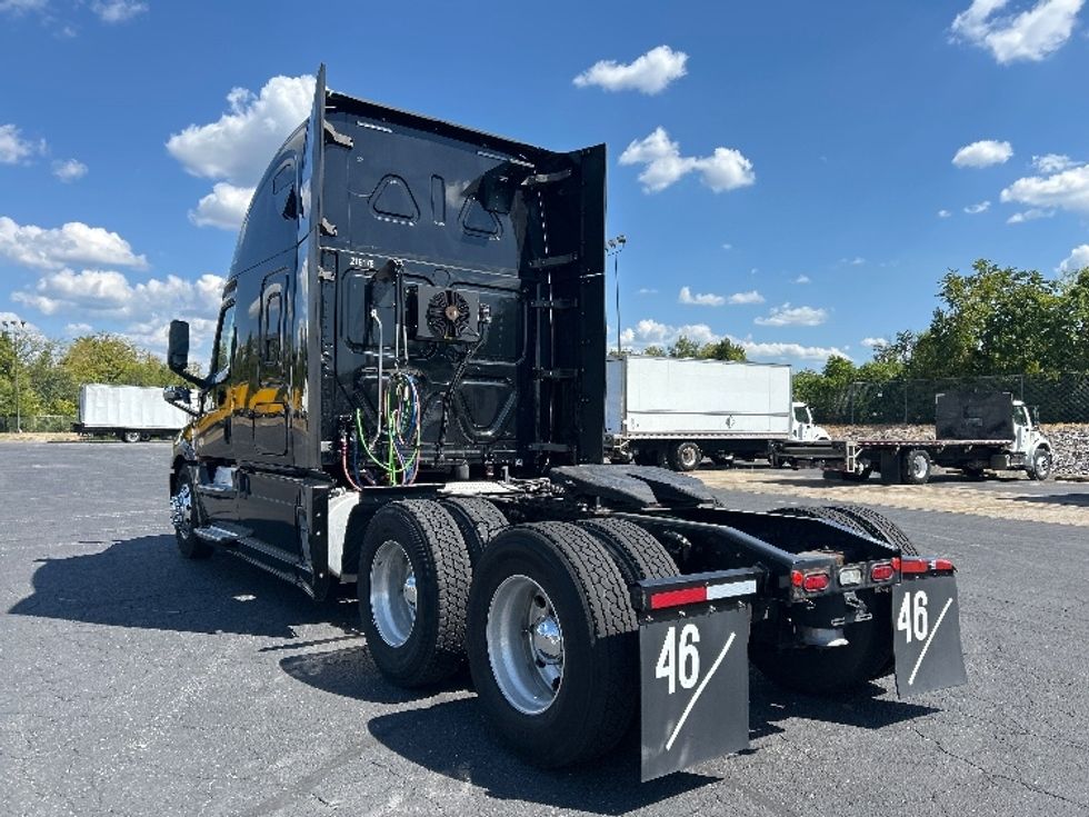 Sleeper Tractor-Heavy Duty Tractors-Freightliner-2019-T12664ST-Nashville (Mount Juliet)-TN-670,188\n\t\tmiles-$ 51,000 - Image 5