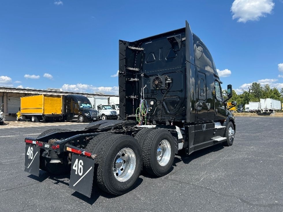 Sleeper Tractor-Heavy Duty Tractors-Freightliner-2019-T12664ST-Nashville (Mount Juliet)-TN-670,188\n\t\tmiles-$ 51,000 - Image 7