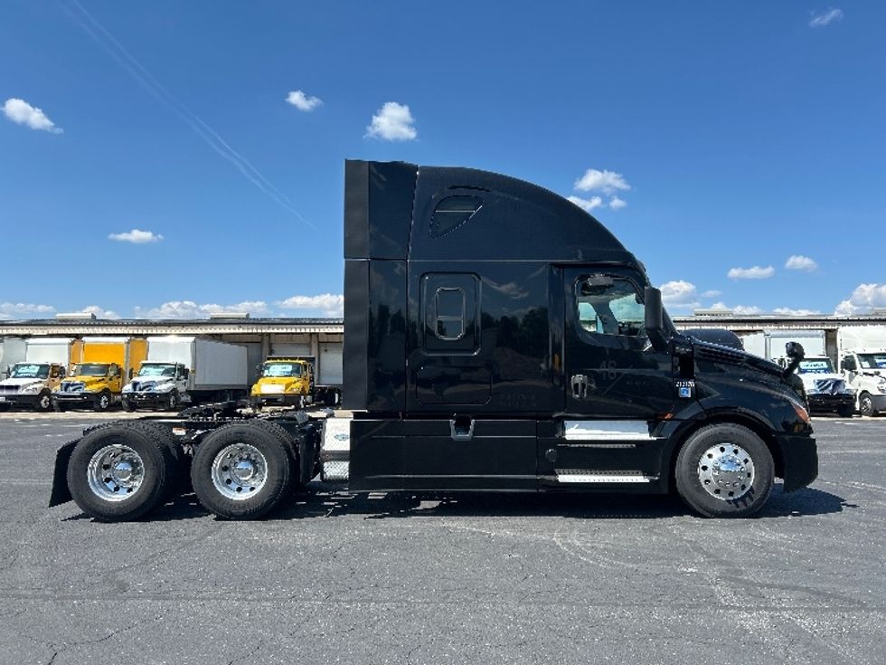 Sleeper Tractor-Heavy Duty Tractors-Freightliner-2019-T12664ST-Nashville (Mount Juliet)-TN-670,188\n\t\tmiles-$ 51,000 - Image 8