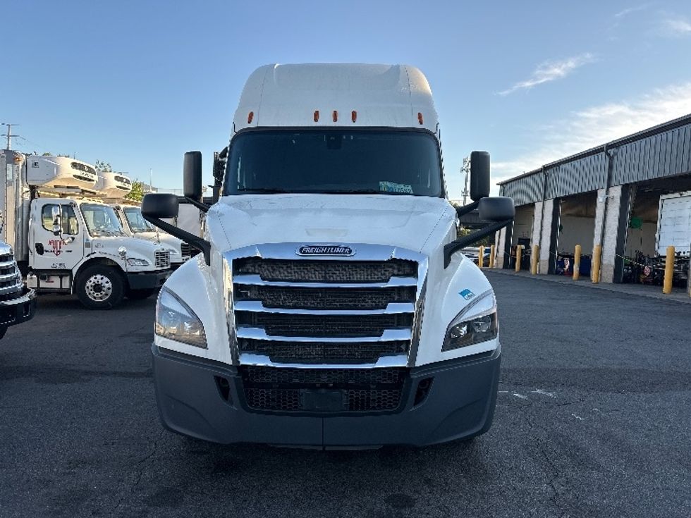 Sleeper Tractor-Heavy Duty Tractors-Freightliner-2019-T12664ST-North Bergen-NJ-605,953\n\t\tmiles-$ 54,000 - Image 2