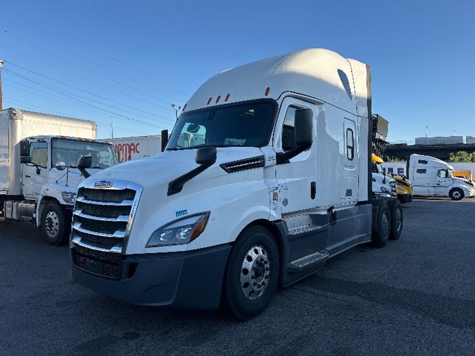 Sleeper Tractor-Heavy Duty Tractors-Freightliner-2019-T12664ST-North Bergen-NJ-605,953\n\t\tmiles-$ 54,000 - Image 3