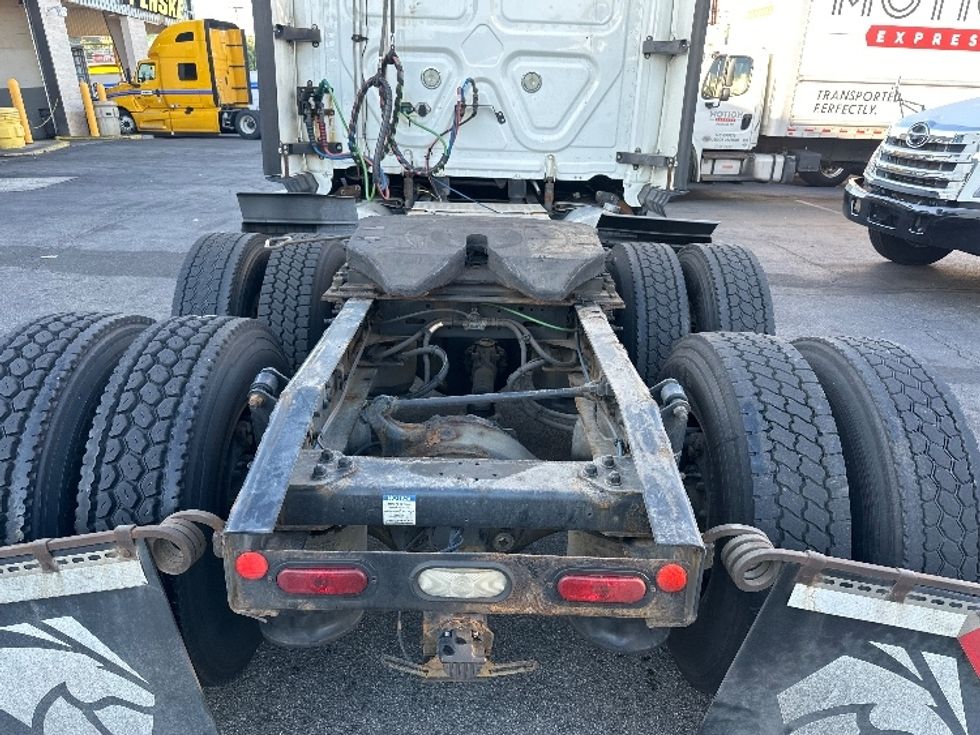 Sleeper Tractor-Heavy Duty Tractors-Freightliner-2019-T12664ST-North Bergen-NJ-605,953\n\t\tmiles-$ 54,000 - Image 6
