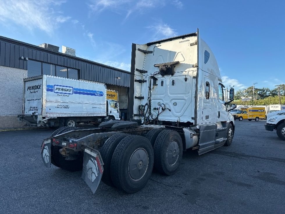 Sleeper Tractor-Heavy Duty Tractors-Freightliner-2019-T12664ST-North Bergen-NJ-605,953\n\t\tmiles-$ 54,000 - Image 7