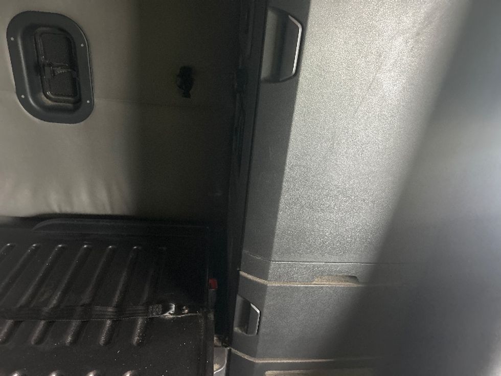 Sleeper Tractor-Heavy Duty Tractors-Freightliner-2019-T12664ST-Obetz-OH-730,000\n\t\tmiles-$ 42,500 - Image 18