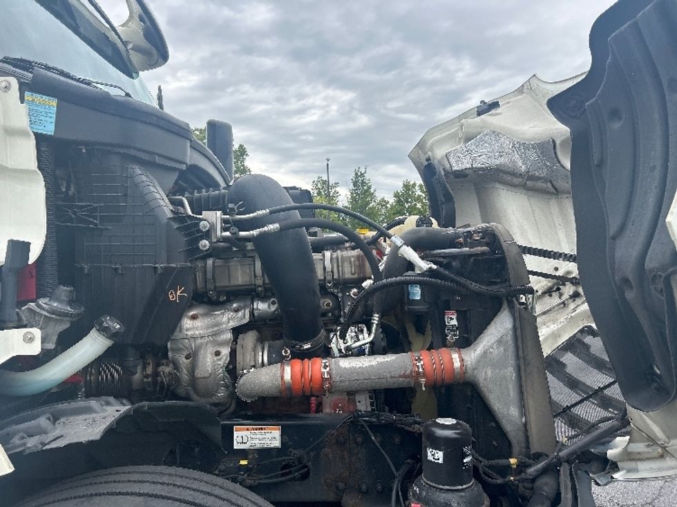 Sleeper Tractor-Heavy Duty Tractors-Freightliner-2019-T12664ST-Obetz-OH-730,000\n\t\tmiles-$ 42,500 - Image 20