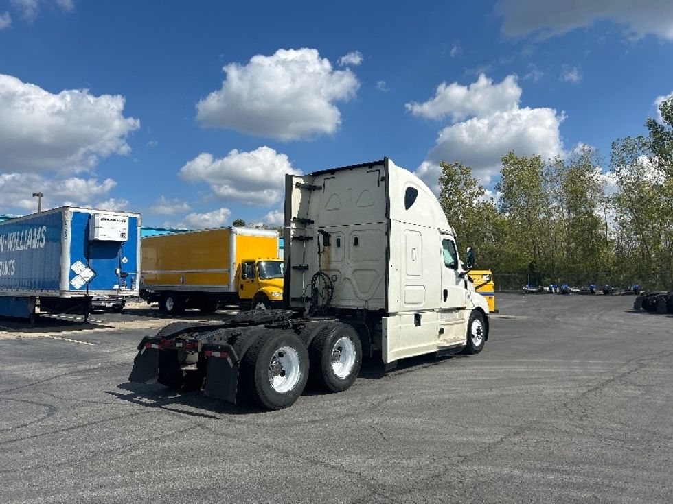 Sleeper Tractor-Heavy Duty Tractors-Freightliner-2019-T12664ST-Obetz-OH-730,000\n\t\tmiles-$ 42,500 - Image 7