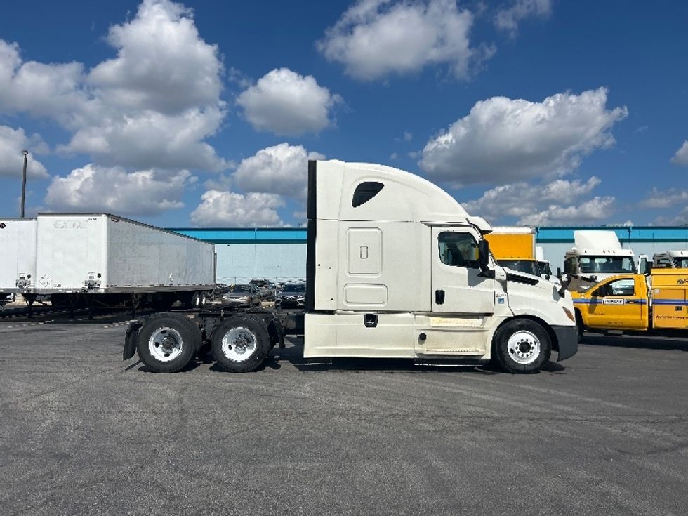 Sleeper Tractor-Heavy Duty Tractors-Freightliner-2019-T12664ST-Obetz-OH-730,000\n\t\tmiles-$ 42,500 - Image 8