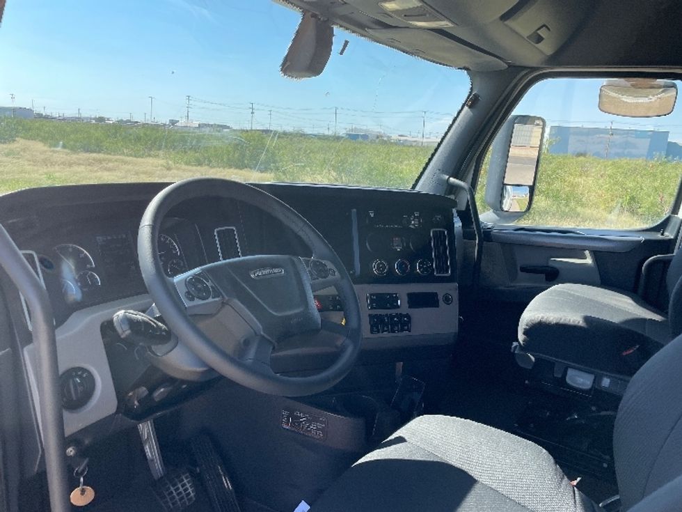 Sleeper Tractor-Heavy Duty Tractors-Freightliner-2019-T12664ST-Odessa-TX-312,735\n\t\tmiles-$ 76,250 - Image 10