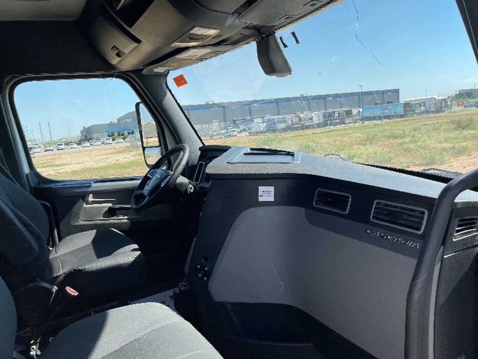 Sleeper Tractor-Heavy Duty Tractors-Freightliner-2019-T12664ST-Odessa-TX-312,735\n\t\tmiles-$ 76,250 - Image 15