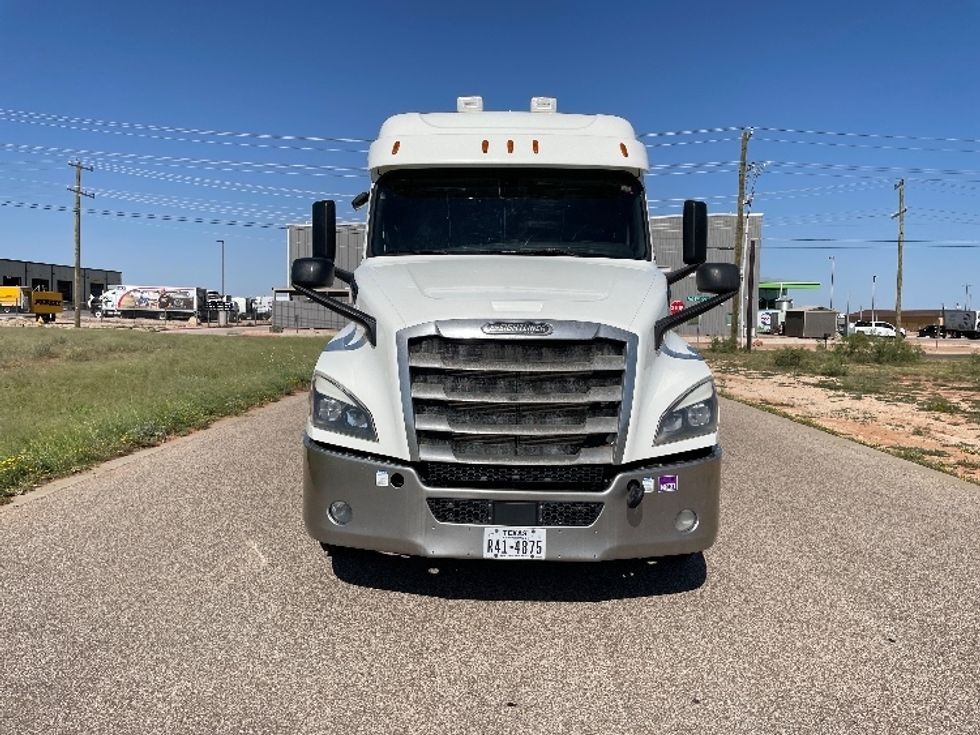 Sleeper Tractor-Heavy Duty Tractors-Freightliner-2019-T12664ST-Odessa-TX-312,735\n\t\tmiles-$ 76,250 - Image 2