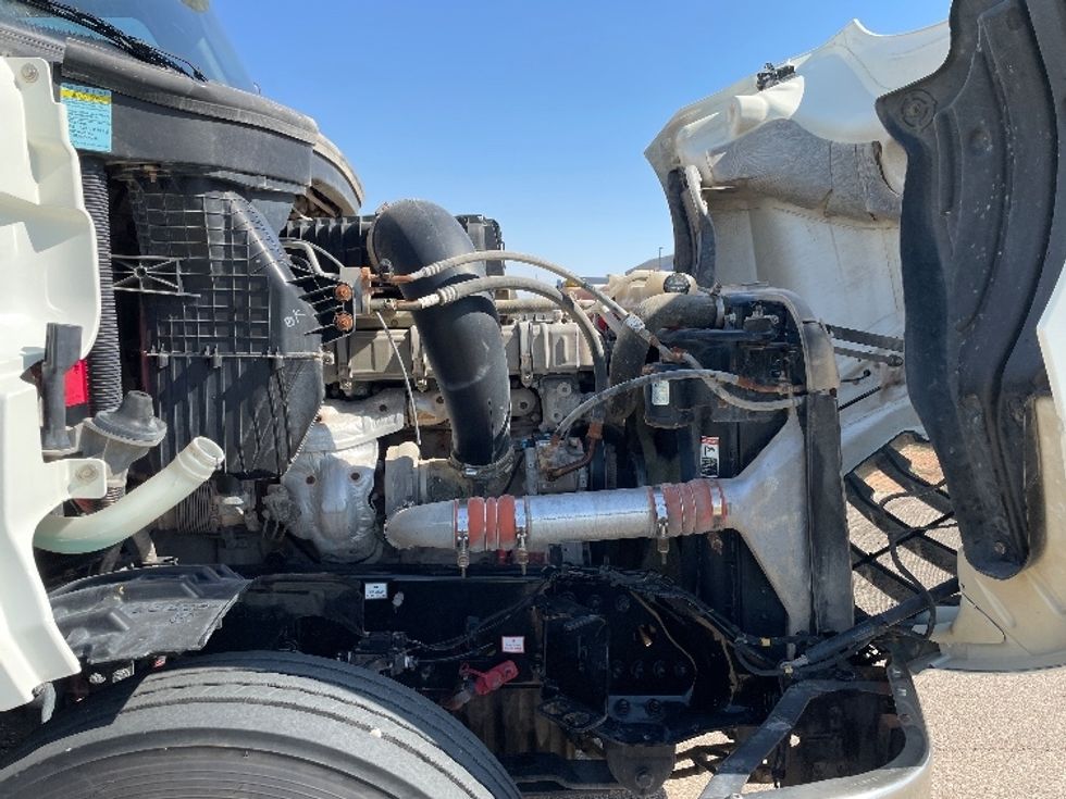 Sleeper Tractor-Heavy Duty Tractors-Freightliner-2019-T12664ST-Odessa-TX-312,735\n\t\tmiles-$ 76,250 - Image 20