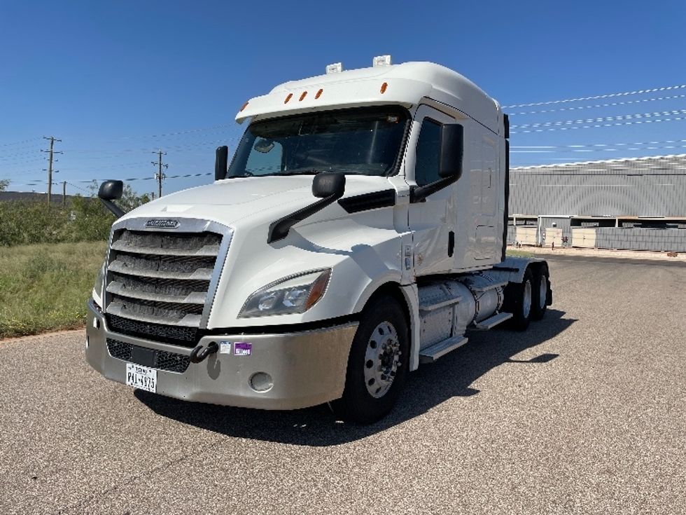 Sleeper Tractor-Heavy Duty Tractors-Freightliner-2019-T12664ST-Odessa-TX-312,735\n\t\tmiles-$ 76,250 - Image 3