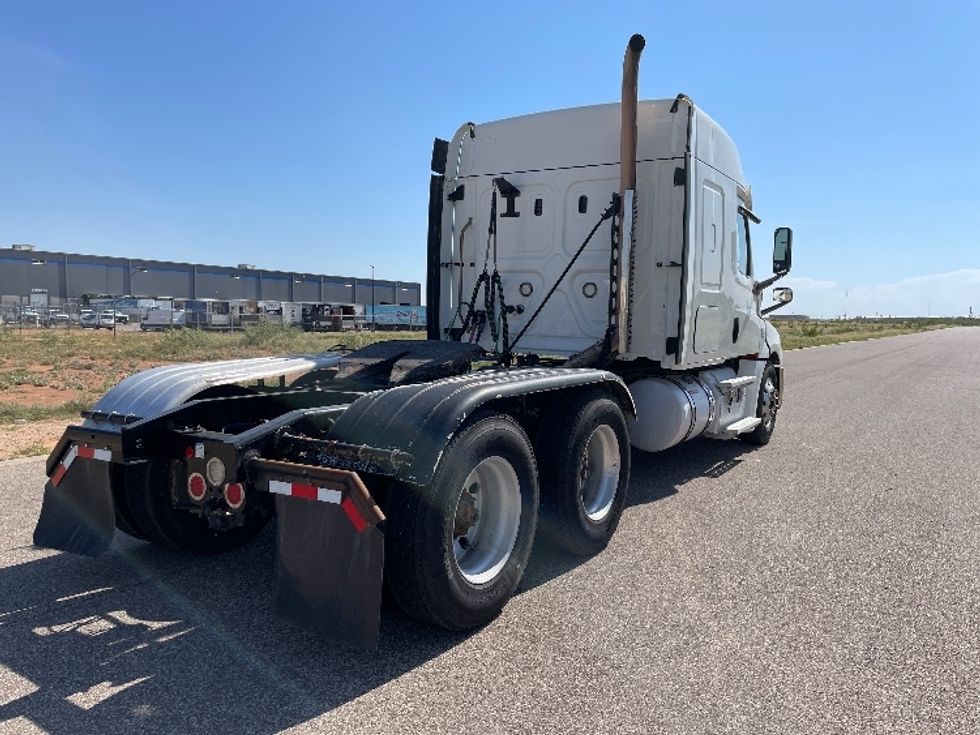 Sleeper Tractor-Heavy Duty Tractors-Freightliner-2019-T12664ST-Odessa-TX-312,735\n\t\tmiles-$ 76,250 - Image 7
