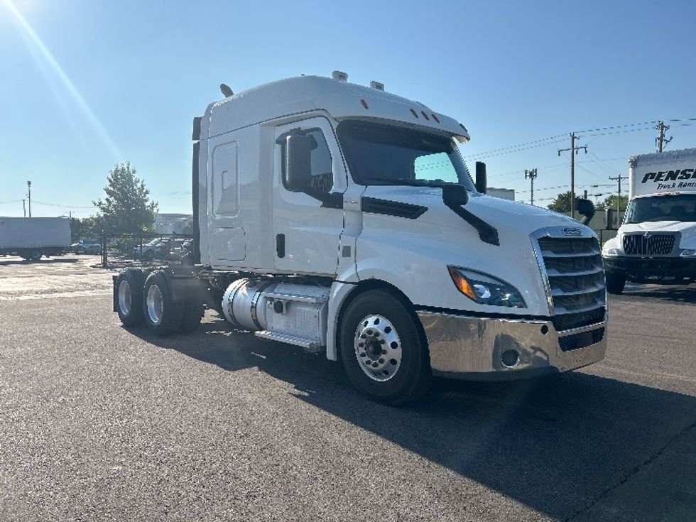 Sleeper Tractor-Heavy Duty Tractors-Freightliner-2019-T12664ST-Oklahoma City-OK-162,758\n\t\tmiles-$ 85,000 - Image 1