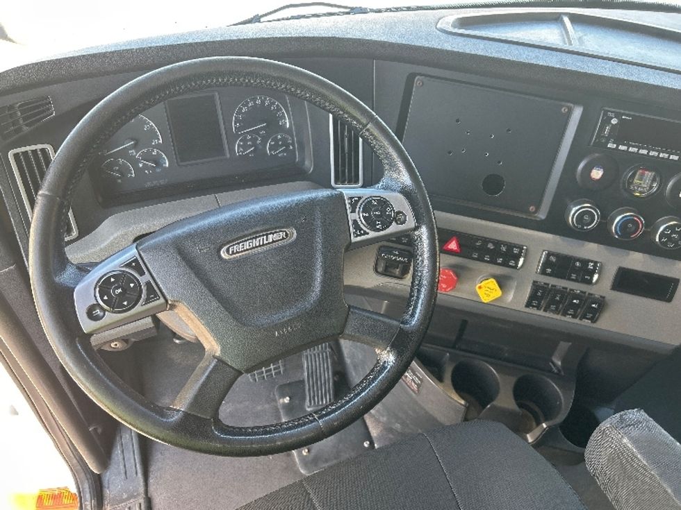 Sleeper Tractor-Heavy Duty Tractors-Freightliner-2019-T12664ST-Oklahoma City-OK-162,758\n\t\tmiles-$ 85,000 - Image 10