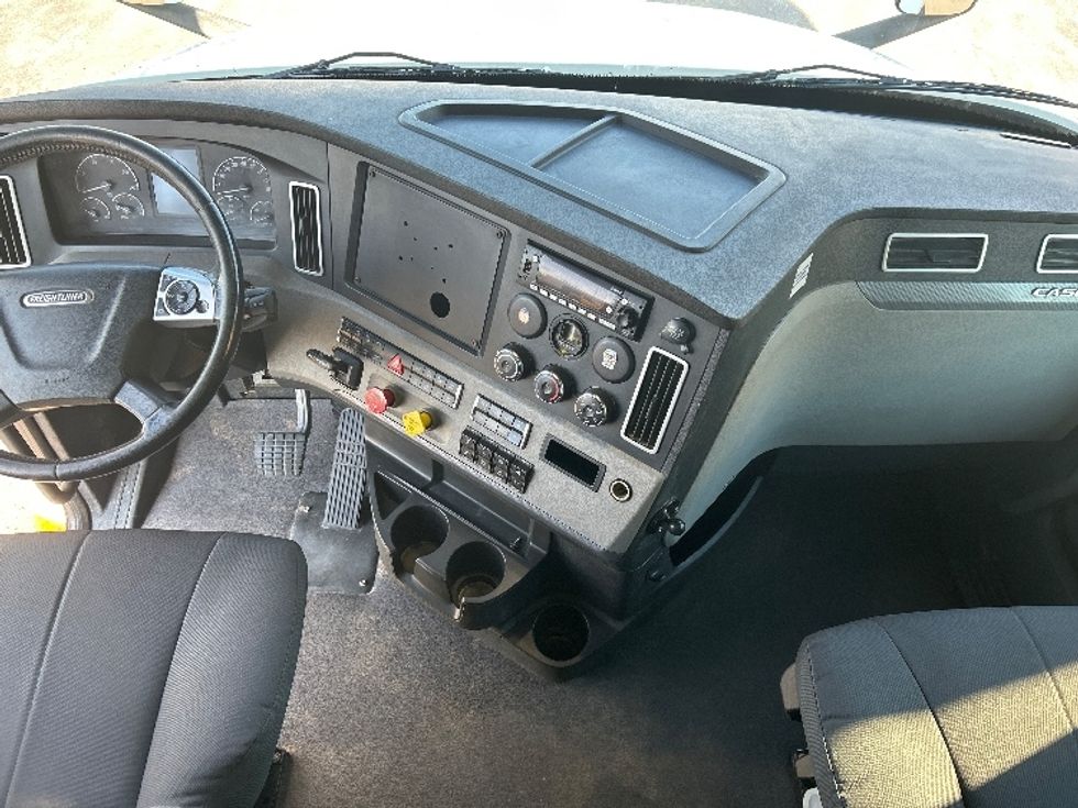 Sleeper Tractor-Heavy Duty Tractors-Freightliner-2019-T12664ST-Oklahoma City-OK-162,758\n\t\tmiles-$ 85,000 - Image 12