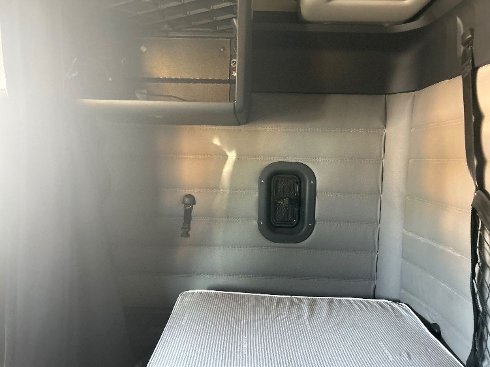 Sleeper Tractor-Heavy Duty Tractors-Freightliner-2019-T12664ST-Oklahoma City-OK-162,758\n\t\tmiles-$ 85,000 - Image 19