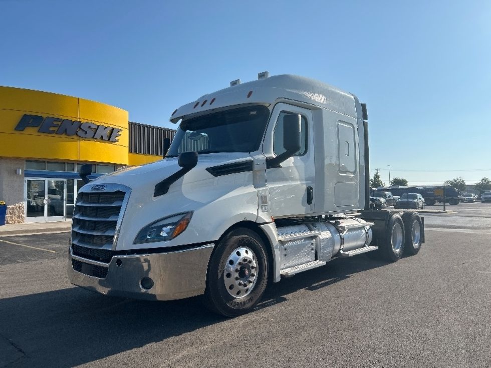 2019 Freightliner Cascadia 126" Sleeper Cab photo 3