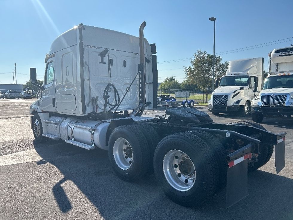 Sleeper Tractor-Heavy Duty Tractors-Freightliner-2019-T12664ST-Oklahoma City-OK-162,758\n\t\tmiles-$ 85,000 - Image 5