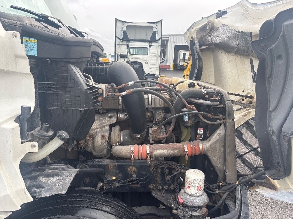 Sleeper Tractor-Heavy Duty Tractors-Freightliner-2019-T12664ST-Ottawa-ON-694,125\n\t\tkm-$ 76,000 - Image 20