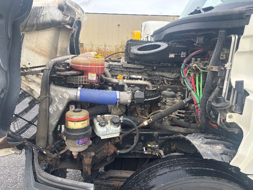 Sleeper Tractor-Heavy Duty Tractors-Freightliner-2019-T12664ST-Ottawa-ON-694,125\n\t\tkm-$ 76,000 - Image 21