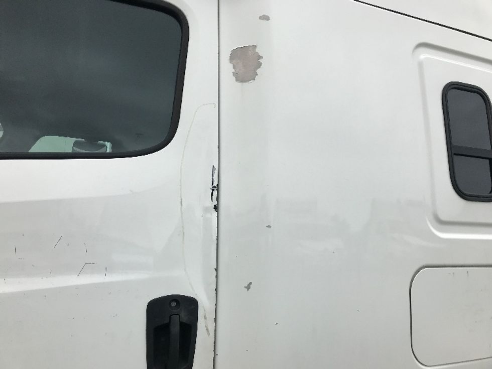 Sleeper Tractor-Heavy Duty Tractors-Freightliner-2019-T12664ST-Ottawa-ON-694,125\n\t\tkm-$ 76,000 - Image 23