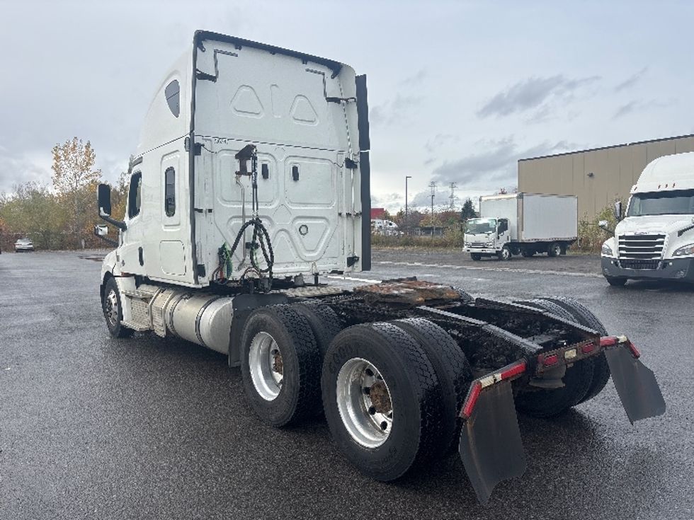 Sleeper Tractor-Heavy Duty Tractors-Freightliner-2019-T12664ST-Ottawa-ON-694,125\n\t\tkm-$ 76,000 - Image 5