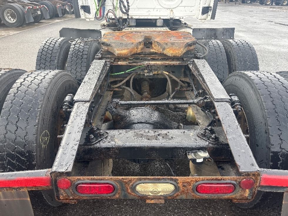 Sleeper Tractor-Heavy Duty Tractors-Freightliner-2019-T12664ST-Ottawa-ON-694,125\n\t\tkm-$ 76,000 - Image 6