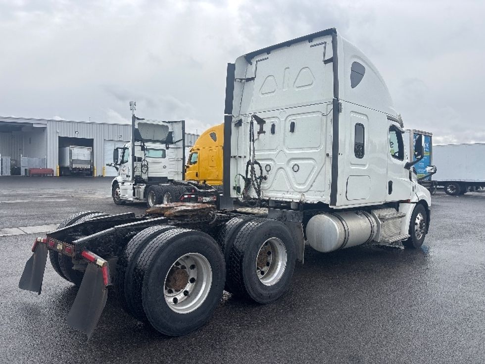 Sleeper Tractor-Heavy Duty Tractors-Freightliner-2019-T12664ST-Ottawa-ON-694,125\n\t\tkm-$ 76,000 - Image 7