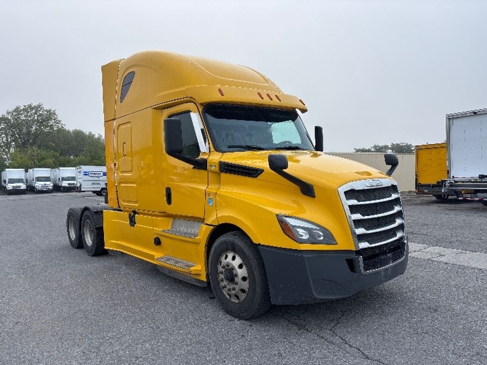 Sleeper Tractor-Heavy Duty Tractors-Freightliner-2019-T12664ST-Ottawa-ON-778,158\n\t\tkm-$ 78,500 - Image 1