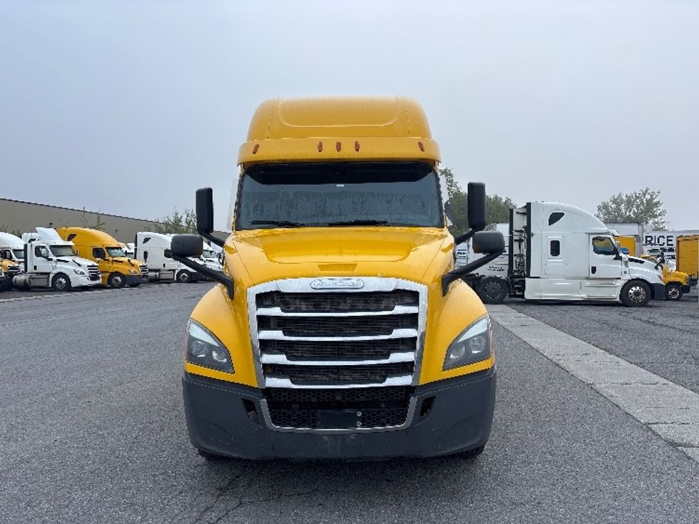 Sleeper Tractor-Heavy Duty Tractors-Freightliner-2019-T12664ST-Ottawa-ON-778,158\n\t\tkm-$ 78,500 - Image 2