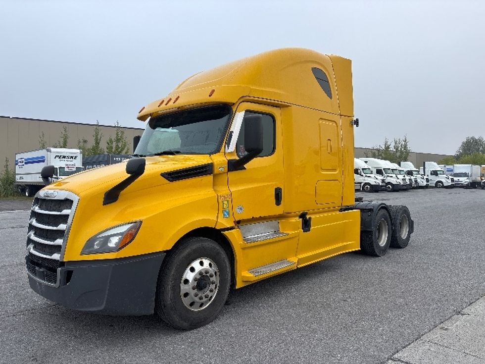 Sleeper Tractor-Heavy Duty Tractors-Freightliner-2019-T12664ST-Ottawa-ON-778,158\n\t\tkm-$ 78,500 - Image 3