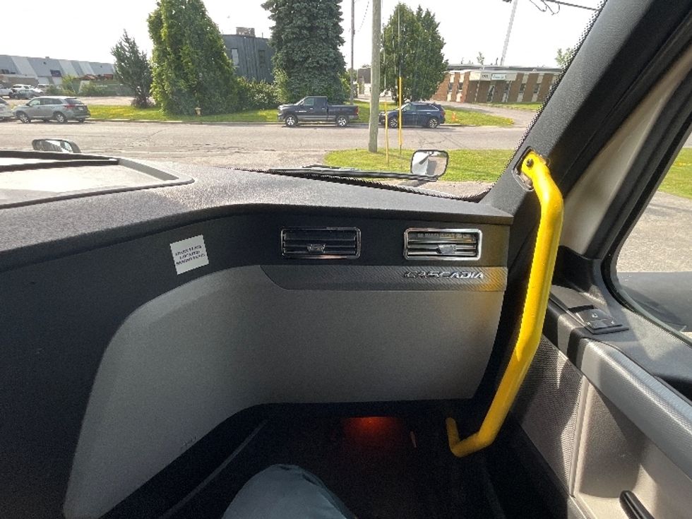 Sleeper Tractor-Heavy Duty Tractors-Freightliner-2019-T12664ST-Ottawa-ON-824,479\n\t\tkm-$ 72,750 - Image 14