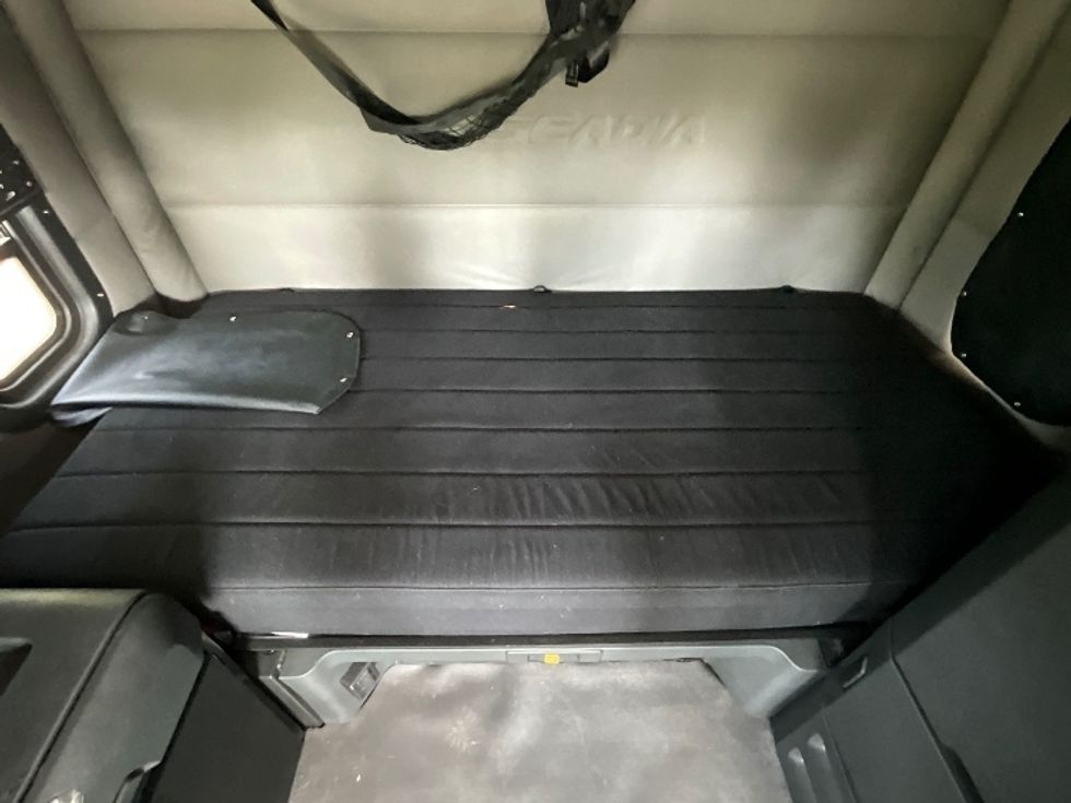 Sleeper Tractor-Heavy Duty Tractors-Freightliner-2019-T12664ST-Ottawa-ON-824,479\n\t\tkm-$ 72,750 - Image 17