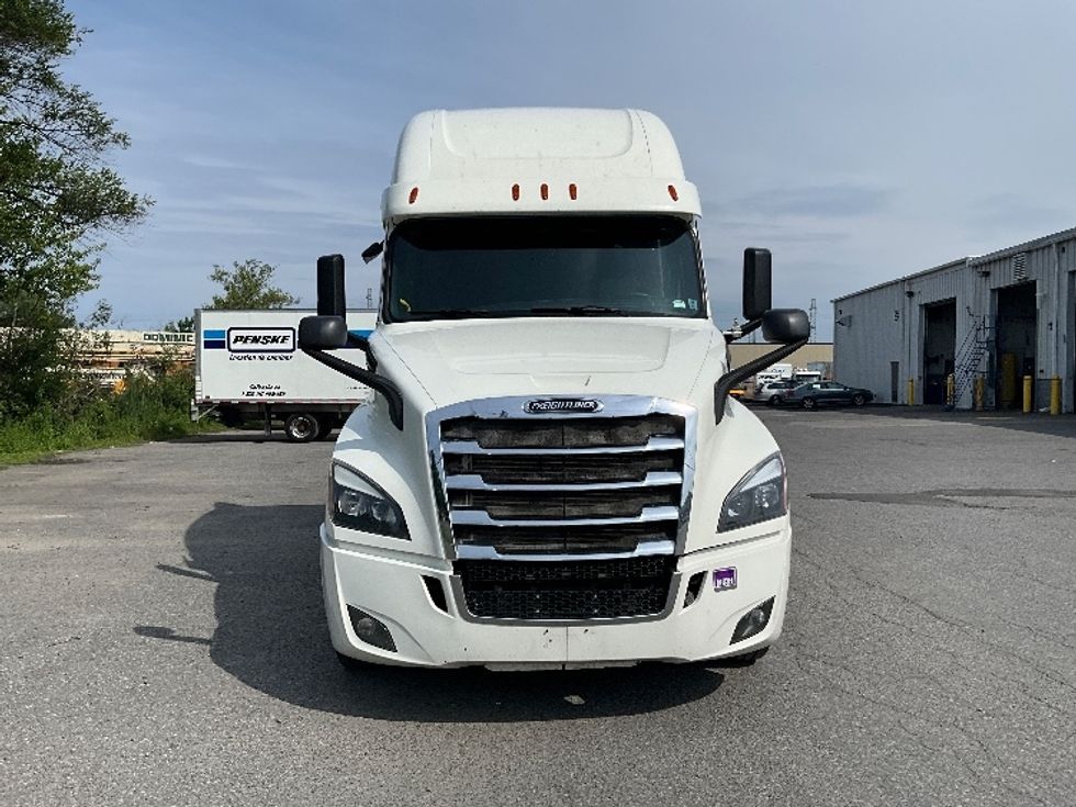 Sleeper Tractor-Heavy Duty Tractors-Freightliner-2019-T12664ST-Ottawa-ON-824,479\n\t\tkm-$ 72,750 - Image 2