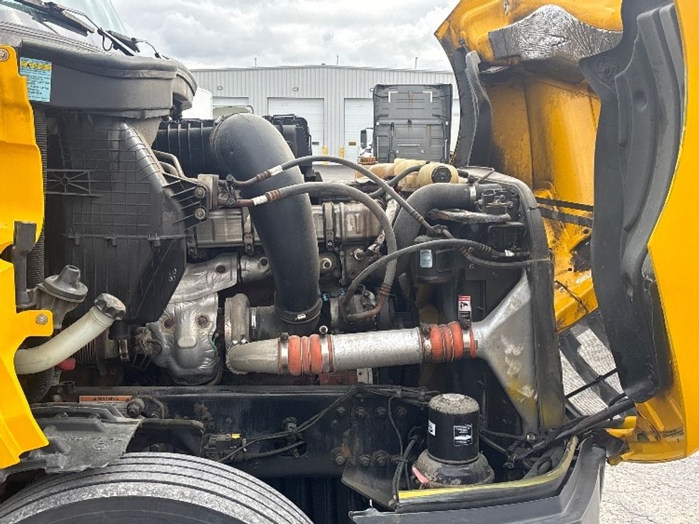 Sleeper Tractor-Heavy Duty Tractors-Freightliner-2019-T12664ST-Ottawa-ON-950,727\n\t\tkm-$ 71,000 - Image 20