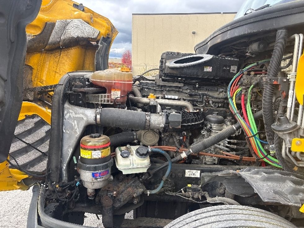 Sleeper Tractor-Heavy Duty Tractors-Freightliner-2019-T12664ST-Ottawa-ON-950,727\n\t\tkm-$ 71,000 - Image 21