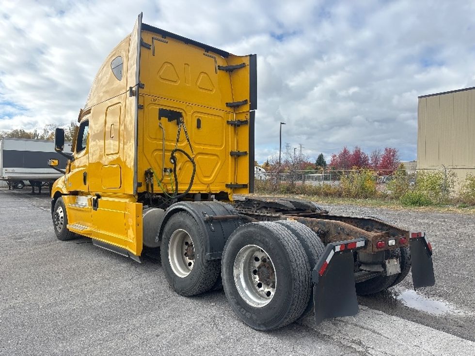 Sleeper Tractor-Heavy Duty Tractors-Freightliner-2019-T12664ST-Ottawa-ON-950,727\n\t\tkm-$ 71,000 - Image 5