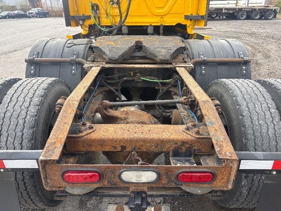 Sleeper Tractor-Heavy Duty Tractors-Freightliner-2019-T12664ST-Ottawa-ON-950,727\n\t\tkm-$ 71,000 - Image 6