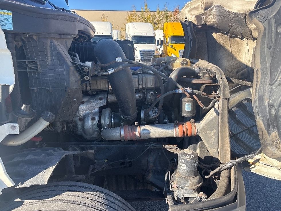 Sleeper Tractor-Heavy Duty Tractors-Freightliner-2019-T12664ST-Ottawa-ON-998,670\n\t\tkm-$ 74,250 - Image 21