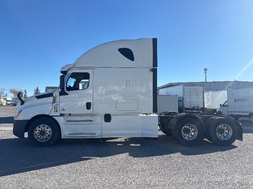 Sleeper Tractor-Heavy Duty Tractors-Freightliner-2019-T12664ST-Ottawa-ON-998,670\n\t\tkm-$ 74,250 - Image 4