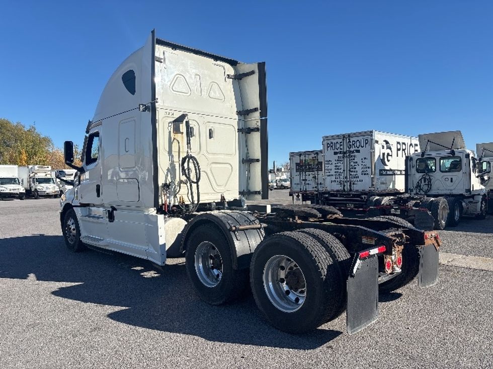 Sleeper Tractor-Heavy Duty Tractors-Freightliner-2019-T12664ST-Ottawa-ON-998,670\n\t\tkm-$ 74,250 - Image 5