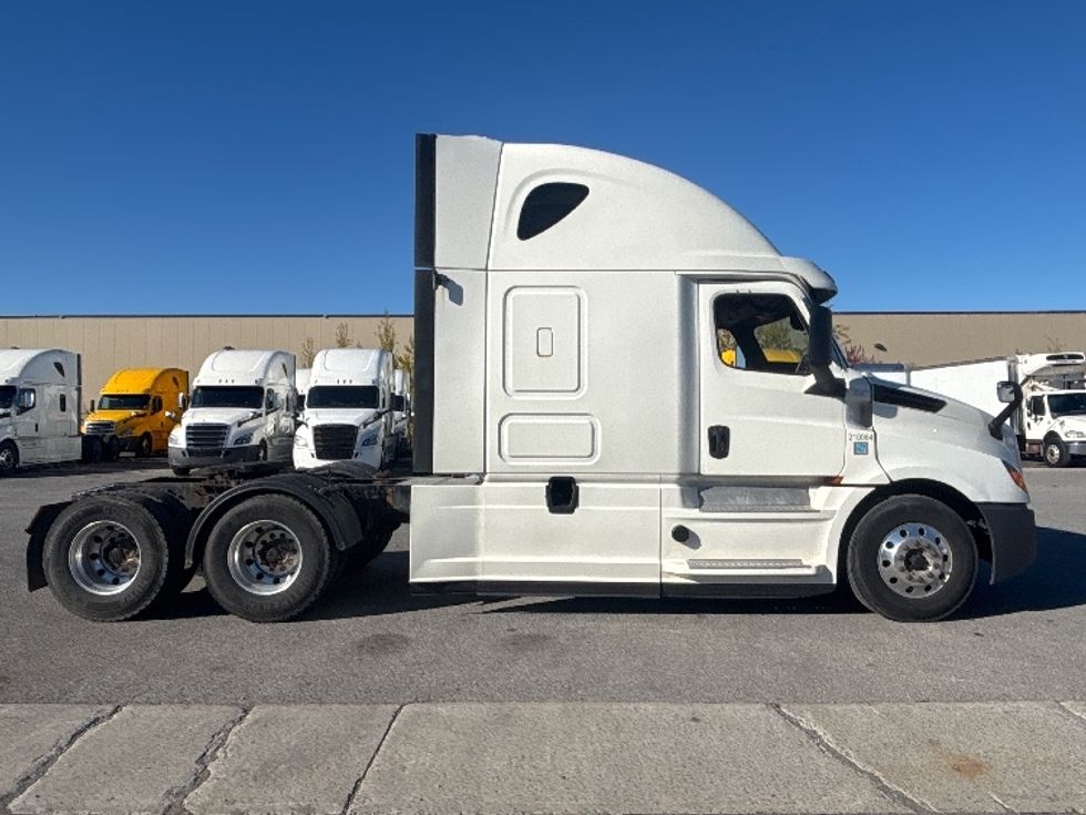 Sleeper Tractor-Heavy Duty Tractors-Freightliner-2019-T12664ST-Ottawa-ON-998,670\n\t\tkm-$ 74,250 - Image 8
