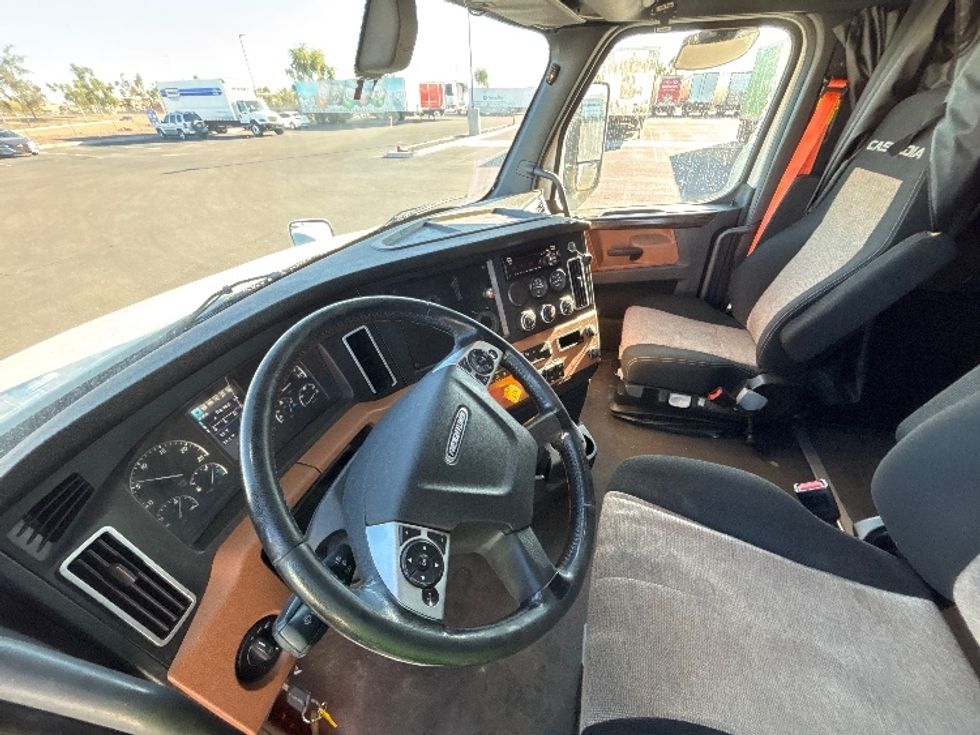 Sleeper Tractor-Heavy Duty Tractors-Freightliner-2019-T12664ST-Phoenix-AZ-449,956\n\t\tmiles-$ 72,500 - Image 10